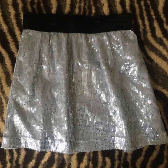 NWT✨ Pink Rose Silver Sequin With Black Waist Mini Skirt Size S - Picture 2 of 5
